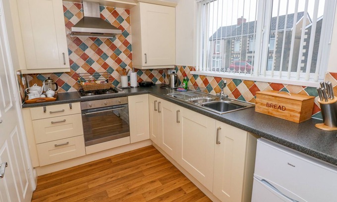 Ammanford House | Ty Cerrig
