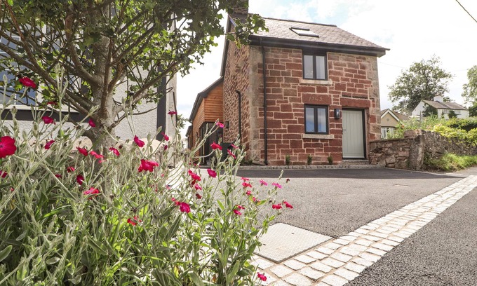 Ruthin Cottage | TY COCH, family friendly, character holiday cottage in Ruthin