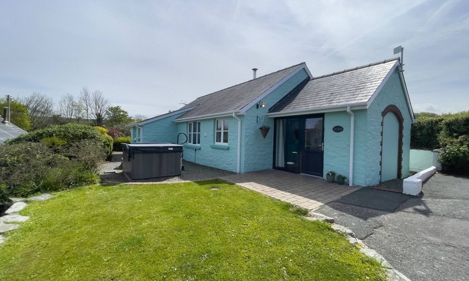 Tremain Cottage | TY COED @ CANLLEFAES, pet friendly, with pool in Cardigan