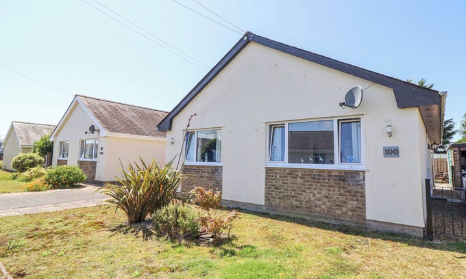 Morfa Bychan Cottage | TY GLAN MORFA, pet friendly, with a garden in Morfa Bychan