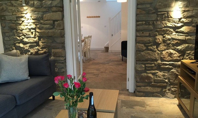 Brecon Cottage | Ty Glo Cottage BreconBeacons Rural views. 2 bedrooms 2 bathrooms sleeps 5 Wifi