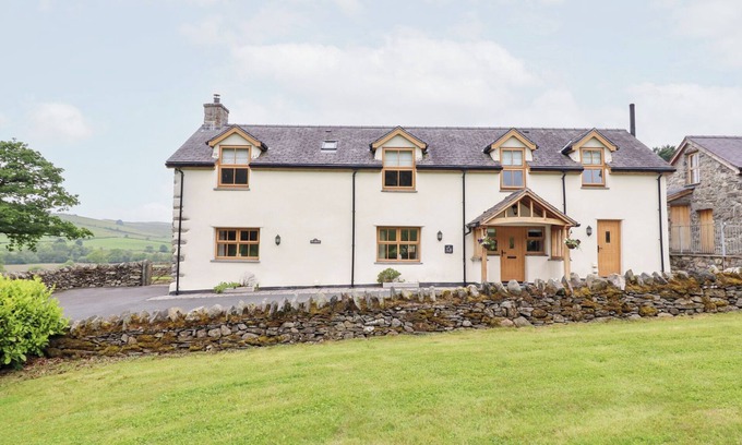 Cwmtirmynach Cottage | TY GWYN, family friendly, luxury holiday cottage in Llangwm