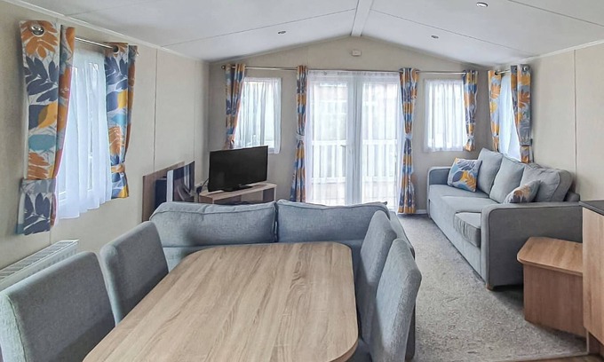 St George House | Ty Gwyn Platinum 2 Caravan