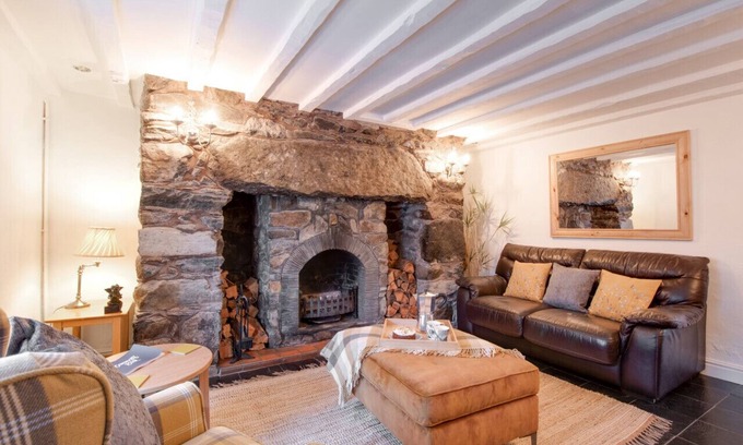 Cwmtirmynach House | Ty Hen - Three Bedroom House, Sleeps 6