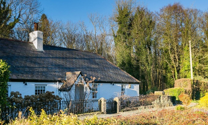 Llanddaniel Fab Cottage | Ty Het - sleeps 4 guests in 2 bedrooms