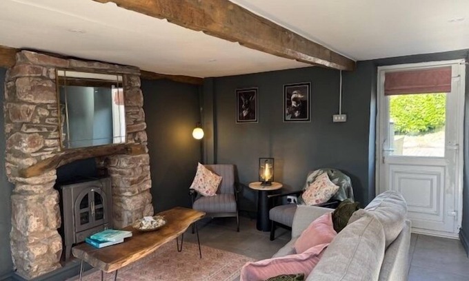 Llanybri Cottage | Ty Llaeth 2-Bed Cottage, Sleeps 4, Pet Friendly