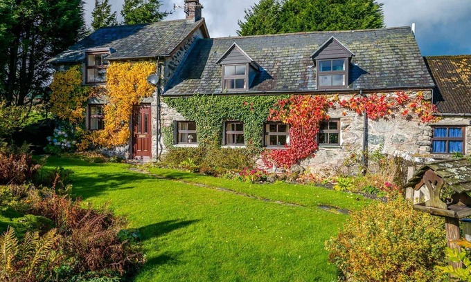 Llanuwchllyn Cottage | Ty-Mawr | Self Catering Stone Farmhouse near Bala, North Wales