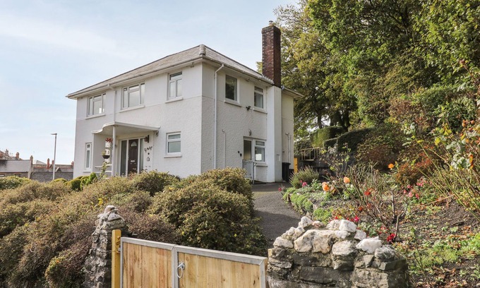Aberystwyth House | TY MELYN, family friendly, country holiday cottage in Aberystwyth
