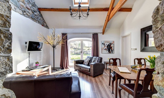 Brynrefail House | Ty Menai - Two Bedroom House, Sleeps 4