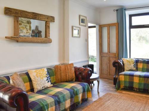 Dinas House | Ty Newydd