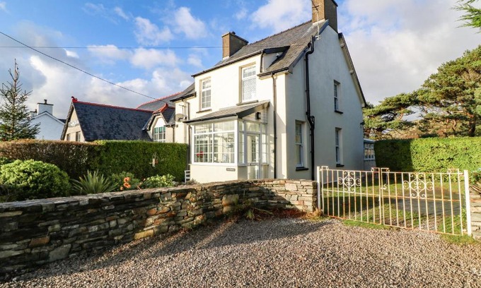 Morfa Bychan House | Ty'r Ysgol
