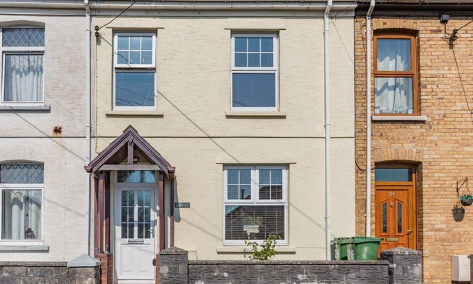 Kidwelly House | Ty'r Ystrad