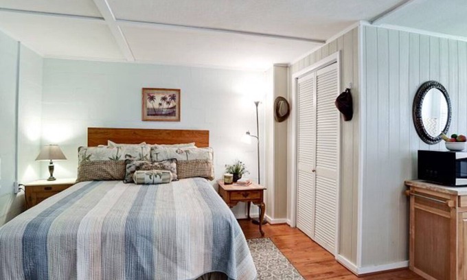Cortez Cottage | Ty's Canal Cottage