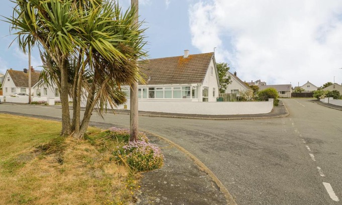 Rhosneigr House | Ty Taid