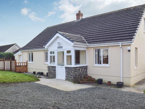 Clynderwen House | Ty Twt