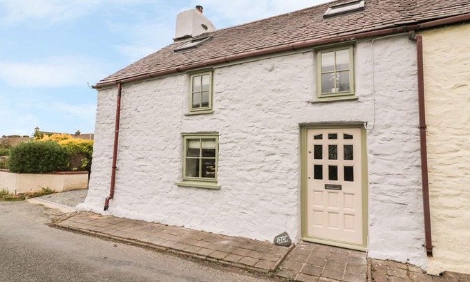 Llansantffraed Cottage | TY TWT, pet friendly, country holiday cottage in Llanon