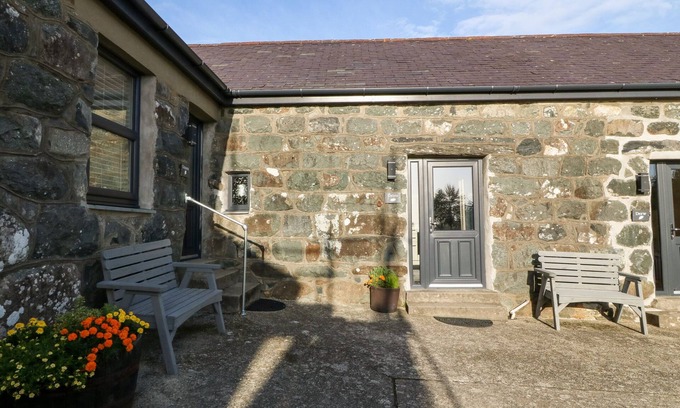 Llanystumdwy Cottage | TYDDYN SIANEL - CELYN, romantic, country holiday cottage in Criccieth