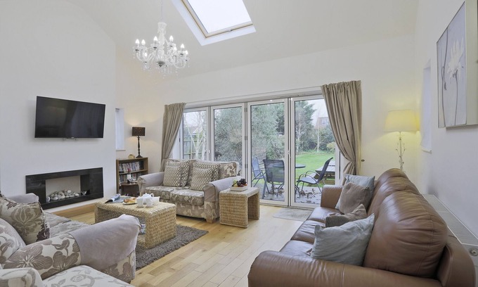 Southwold House | Tynewold - Five Bedroom House, Sleeps 10