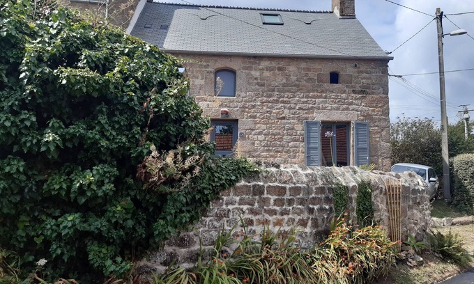 Fermanville House | Typical granite house 800 m from the beach