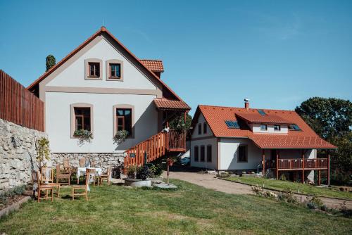 Borotin House | U nás ve lhotě - apartmány/celá chalupa