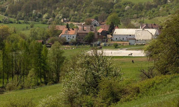 Bzany Apartment | Ubytování v apartmánu, 2 ložnice, na farmě