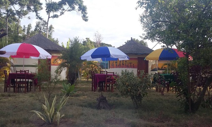 Murutunguru Bed & Breakfast | Ukerewe Garden View Bungalow at Bwiru Village Homestay