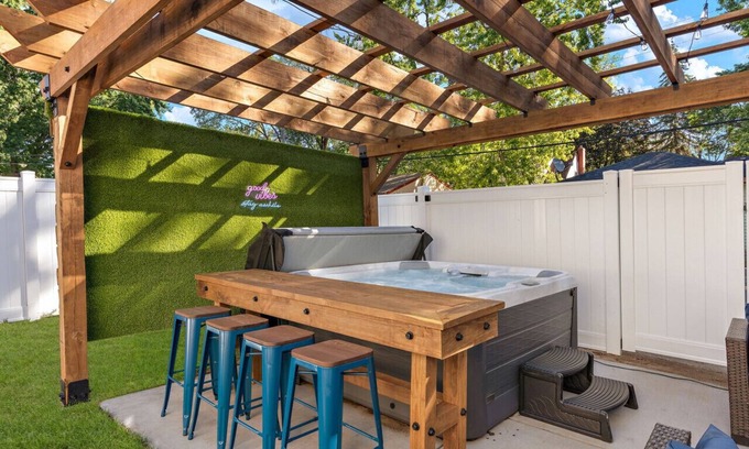 Richfield House | Ultimate Group Getaway: Sleeps 16, Hot Tub, Arcade, & 5 Min from Mall of America