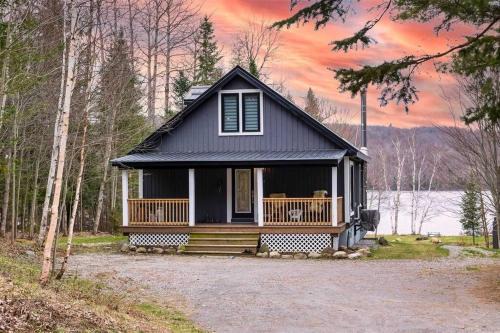 Hastings Highlands House | Ultimate Lakeview Retreat - Hot Tub, Paddle & Play