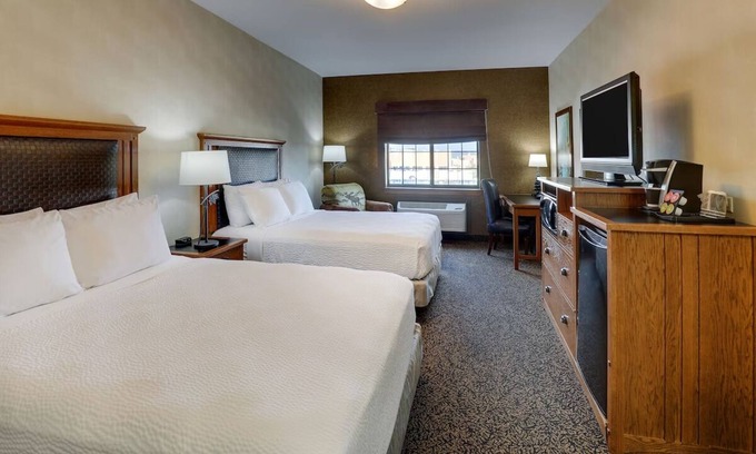 Sioux City Hotel | Ultimate Sioux City Experience: Lodge-Like Charm near Casino | 3 Units