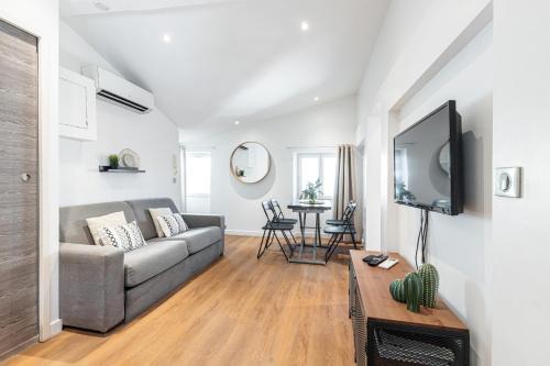 Carre d'Or Apartment | Ultra Central 2 Bdr - Rue de France