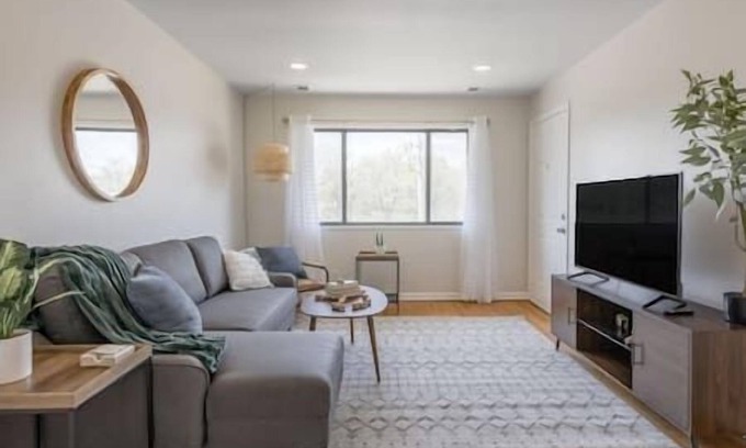 Waldron Apartment | Ultra Clean, King bed, garage, back yard