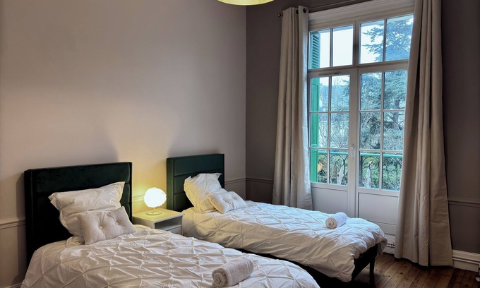 Saint-Igneuc Apartment | Ultra-confort 2 bedroom apartment Waterfront DownTown WiFi Parking