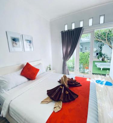 Sampalan House | Umah Putih