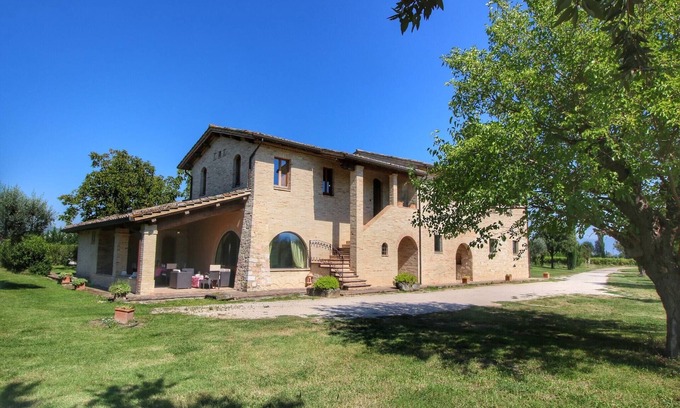 Santa Maria degli Angeli Villa | Umbrian Mansion Surrounded by Vineyards