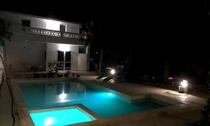 Ngaparou Villa | un séjour inoubliable. Surpresseur, chauffe eau, Clim , piscine, plage … jardin.