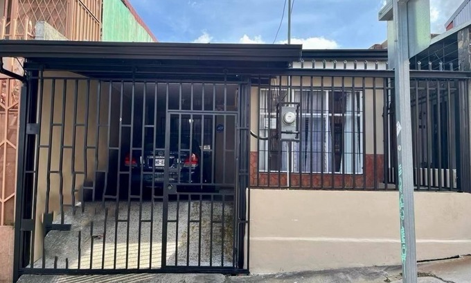 Hatillo House | Una Casa de 3 cuartos y 2 baños centralmente ubicado a San Jose.