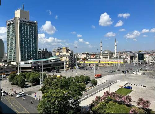 Gumussuyu Mahallesi Apartment | Unbeatable View, Cozy Penthouse with Terrace in Taksim Square