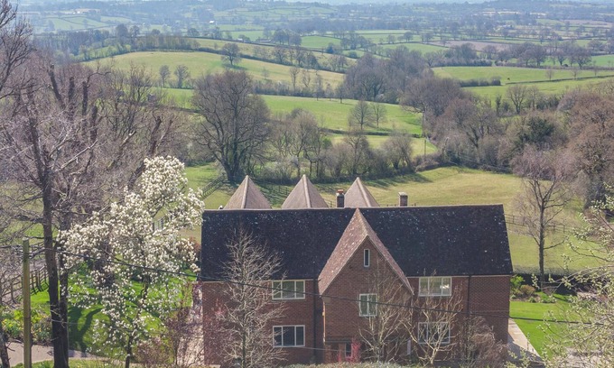 East Knoyle Cottage | UNDERHILL HOUSE, family friendly, luxury holiday cottage in Hindon