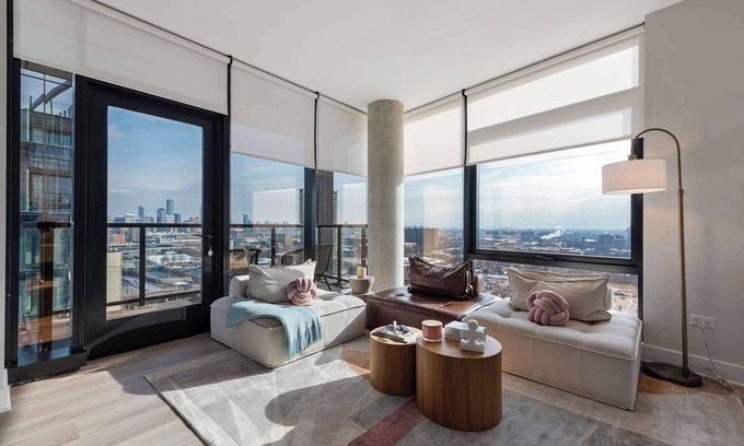 West Loop Apartment | Unforgettable Stay: High End 2BR, Easy City Access