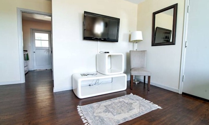 Astoria House | Uniontown Boat View House