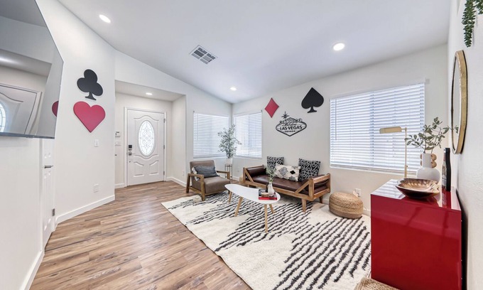 Summerlin House | Unique 2-Bedroom Las Vegas Home in Beautiful Summerlin- 15 Minutes to Strip