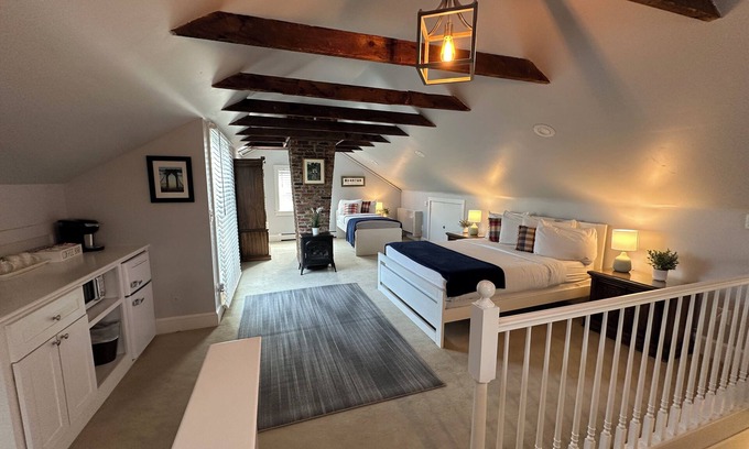 Top of the Hill Apartment | Unique 3rd Floor Loft 1 Queen Bed/1 Twin Bed/1 Bath/Pullout Sofa/Dog Friendly