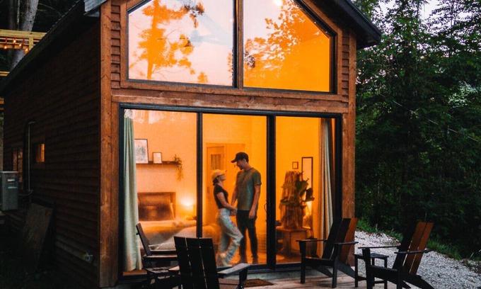Rogers Cabin | Unique Boulder Hot Tub | Cliff | Fire pit | Dogs