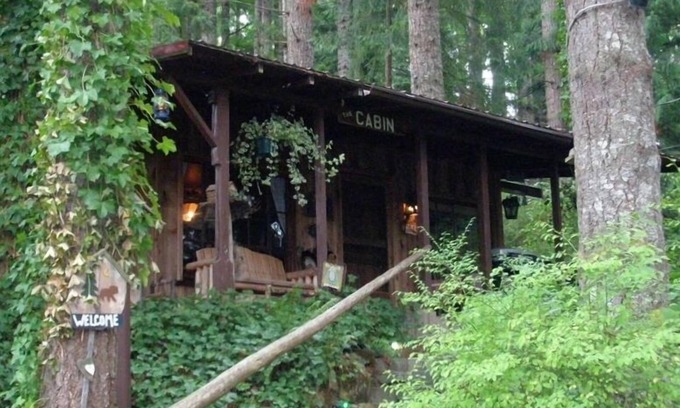 Silver Lake Cabin | Unique Cabin in the Woods Near Mount St. Helens