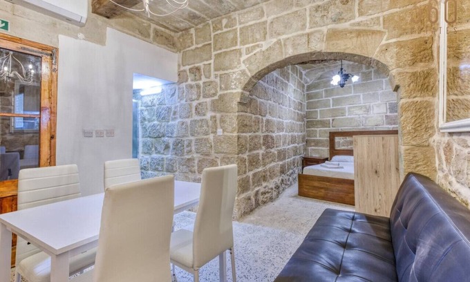 Ħal Bisbut Apartment | Unique & Cosy 1BR Maisonette in Zejtun w/WIFI & AC
