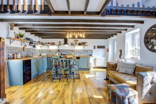 Pembroke House | Unique Cottage The Old Stables Pembrokeshire Sleeps 8 - Welsh Tourist Board Award 5 Stars