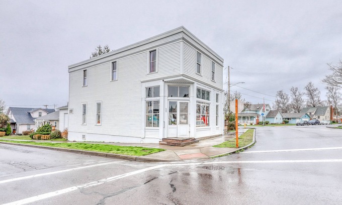 Mount Angel House | Unique, historic home in walk-able, Hallmark style town