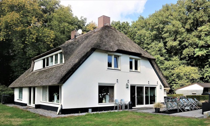 Laag-Soeren House | Unique holiday home in Laag-Soeren surrounded by nature