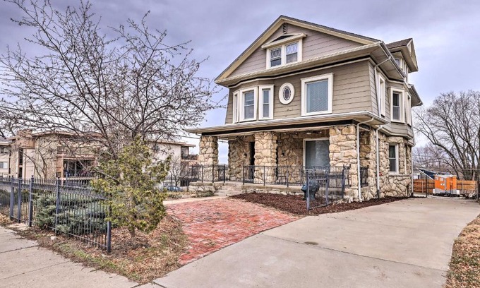 Southmoreland Apartment | Unique Kansas City Apartment about 3 Mi to Downtown!