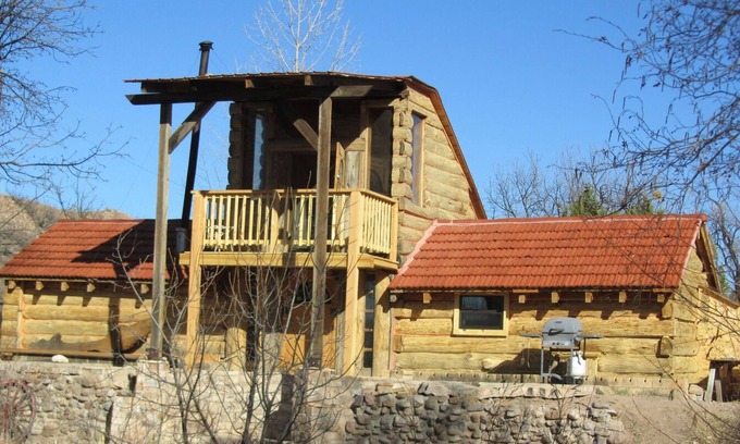 Gila Cabin | Unique Log cabin at Bearpaw Ranch on the Gila River